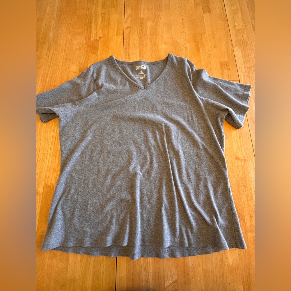 Women’s Duluth Trading Co. Gray V-Neck T-Shirt